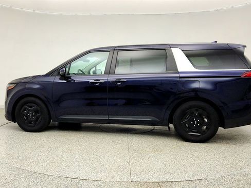 Used 2025 Kia Carnival FWD image 8