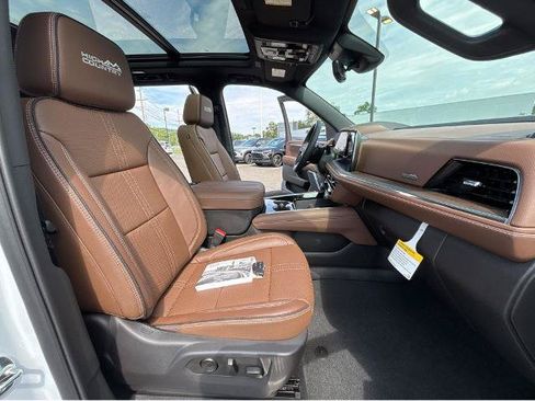 New 2026 Chevrolet Tahoe High Country AWD/4WD image 6