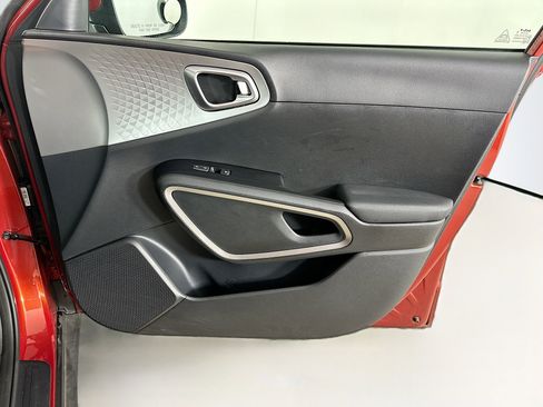 Used 2022 Kia Soul LX image 30