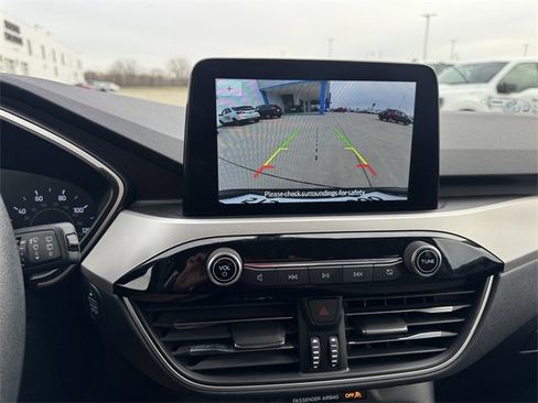 Used 2020 Ford Escape SE image 25