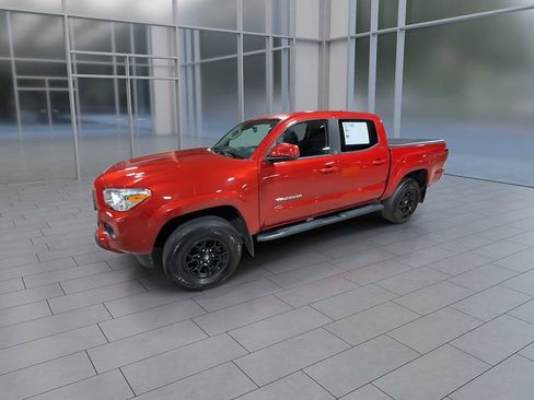Certified 2020 Toyota Tacoma SR5 image 4