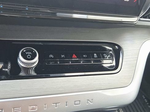 Used 2026 Ford Expedition Platinum AWD/4WD image 29