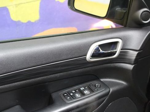 Used 2021 Jeep Grand Cherokee Laredo X AWD/4WD image 13