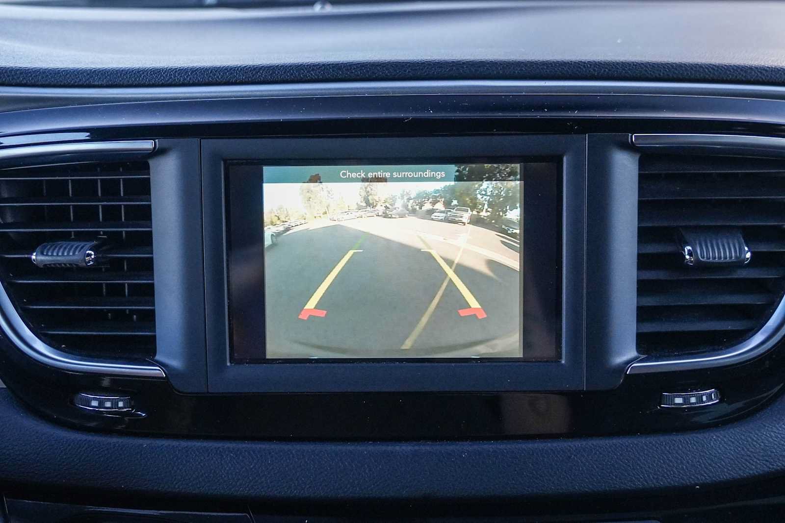 Used 2020 Chrysler Pacifica Touring w/ S Appearance Package FWD image 23