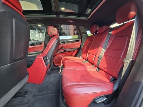 Used 2019 Porsche Cayenne image 16