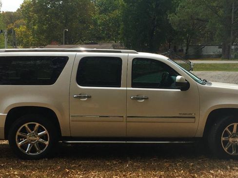 Used 2012 GMC Yukon XL Denali RWD image 7