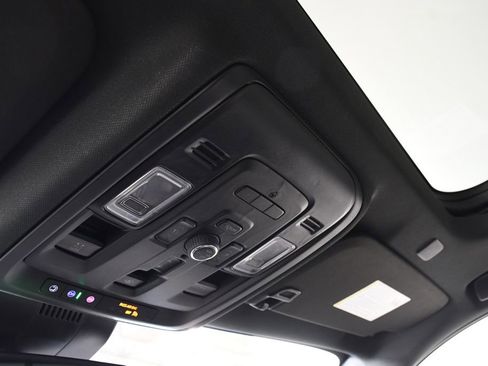 Used 2023 GMC Yukon XL SLT w/ SLT Premium Package image 32