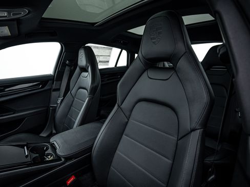 Certified 2025 Porsche Panamera 4 image 22
