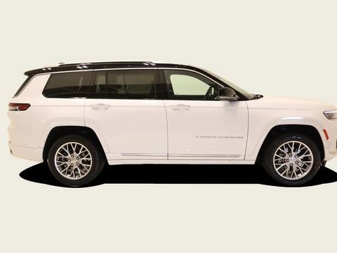 Used 2023 Jeep Grand Cherokee L Summit w/ Luxury Tech Group V AWD/4WD image 4