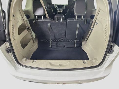 Used 2024 Chrysler Pacifica Touring-L FWD image 29