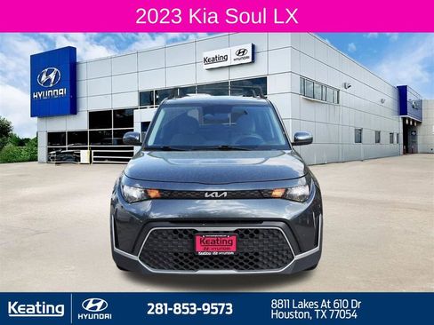 Used 2023 Kia Soul LX w/ LX Technology Package image 2