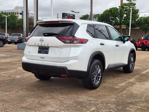 Used 2024 Nissan Rogue S AWD/4WD image 6