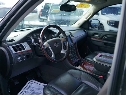 Used 2012 Cadillac Escalade Luxury image 20