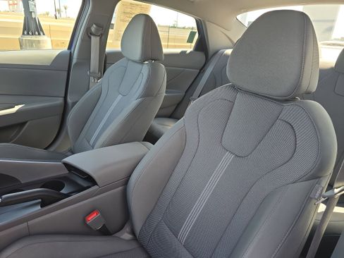 Used 2024 Hyundai Elantra SE image 13