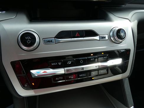 Certified 2023 Ford Explorer XLT w/ Equipment Group 202A image 30