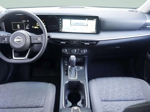 Used 2025 Nissan Kicks SV image 29