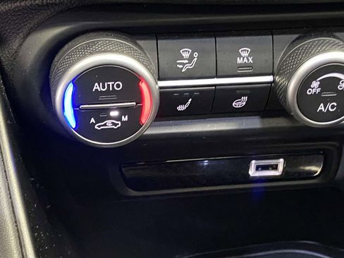 Used 2023 Alfa Romeo Giulia Estrema image 30