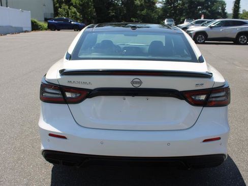Used 2023 Nissan Maxima SR w/ Sport Mat Group FWD image 8