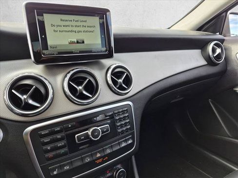 Used 2015 Mercedes-Benz GLA 250 4MATIC image 11