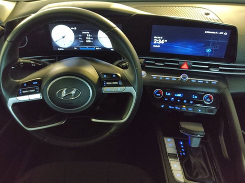 Used 2023 Hyundai Elantra SEL w/ Convenience Package FWD image 22