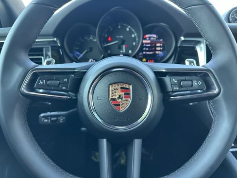 Certified 2025 Porsche Macan AWD/4WD image 25