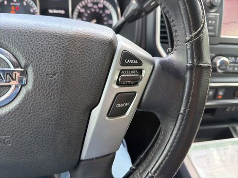 Used 2019 Nissan Titan SV w/ SV Convenience Package image 17