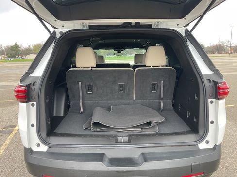Used 2022 Chevrolet Traverse LS image 8