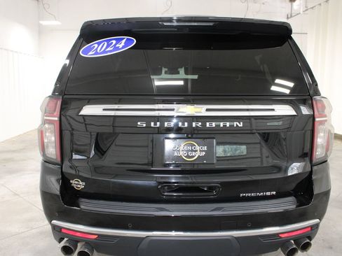 Used 2024 Chevrolet Suburban Premier AWD/4WD image 8