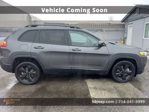 Used 2019 Jeep Cherokee Latitude Plus image 4