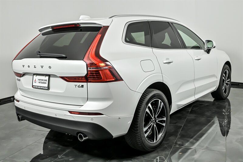 Used 2019 Volvo XC60 T6 Momentum w/ Multimedia Package AWD/4WD image 9