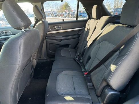 Used 2019 Ford Explorer XLT image 16