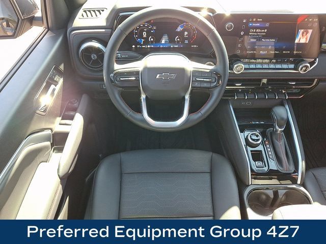 Used 2025 Chevrolet Colorado Z71 w/ Midnight Edition AWD/4WD image 3