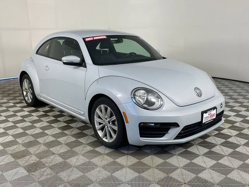 Used 2018 Volkswagen Beetle 2.0T S FWD image 17