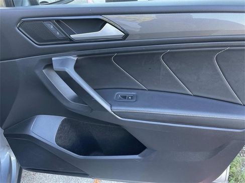 Used 2022 Volkswagen Tiguan SE image 27