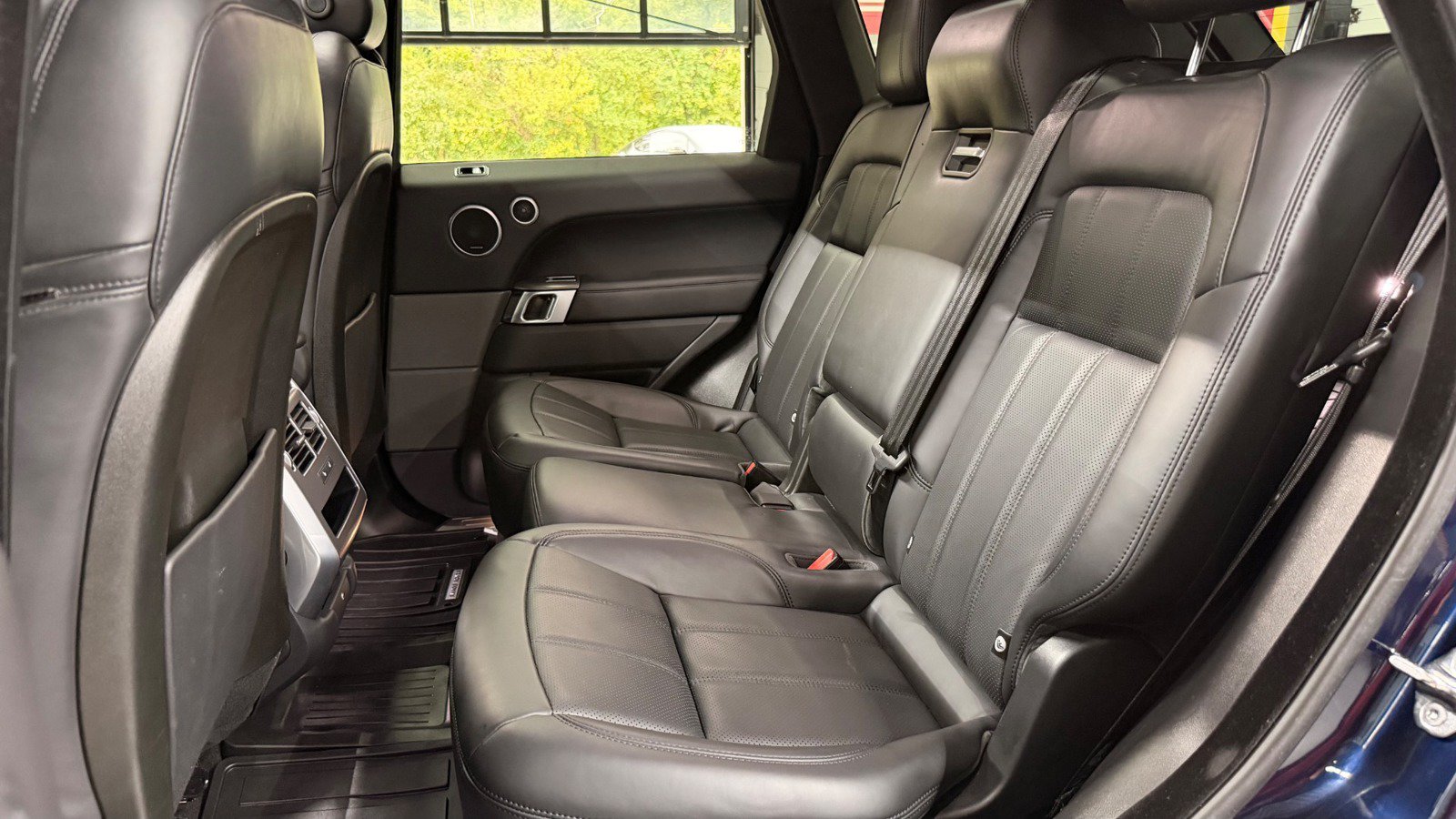 Used 2020 Land Rover Range Rover Sport HSE AWD/4WD image 30