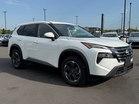 Used 2024 Nissan Rogue SV FWD image 3