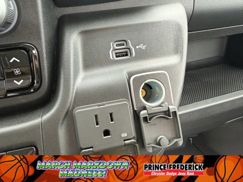 New 2026 RAM ProMaster 2500 w/ Quick Order Package 22G SLT image 22