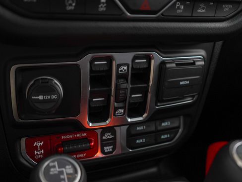 Used 2025 Jeep Gladiator Rubicon AWD/4WD image 22