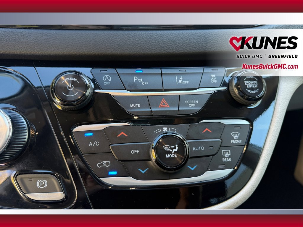 Used 2024 Chrysler Pacifica Touring-L FWD image 29