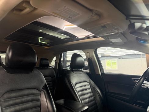 Used 2018 Ford Edge SEL w/ Equipment Group 201A FWD image 17
