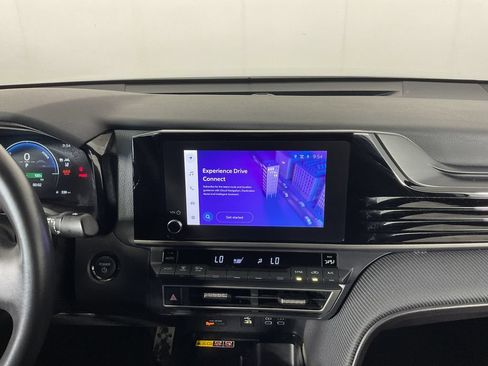 Used 2025 Toyota Camry SE FWD image 13
