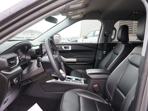Certified 2023 Ford Explorer XLT w/ Equipment Group 202A AWD/4WD image 25