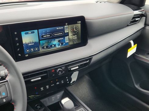 New 2025 Nissan Kicks SR image 18