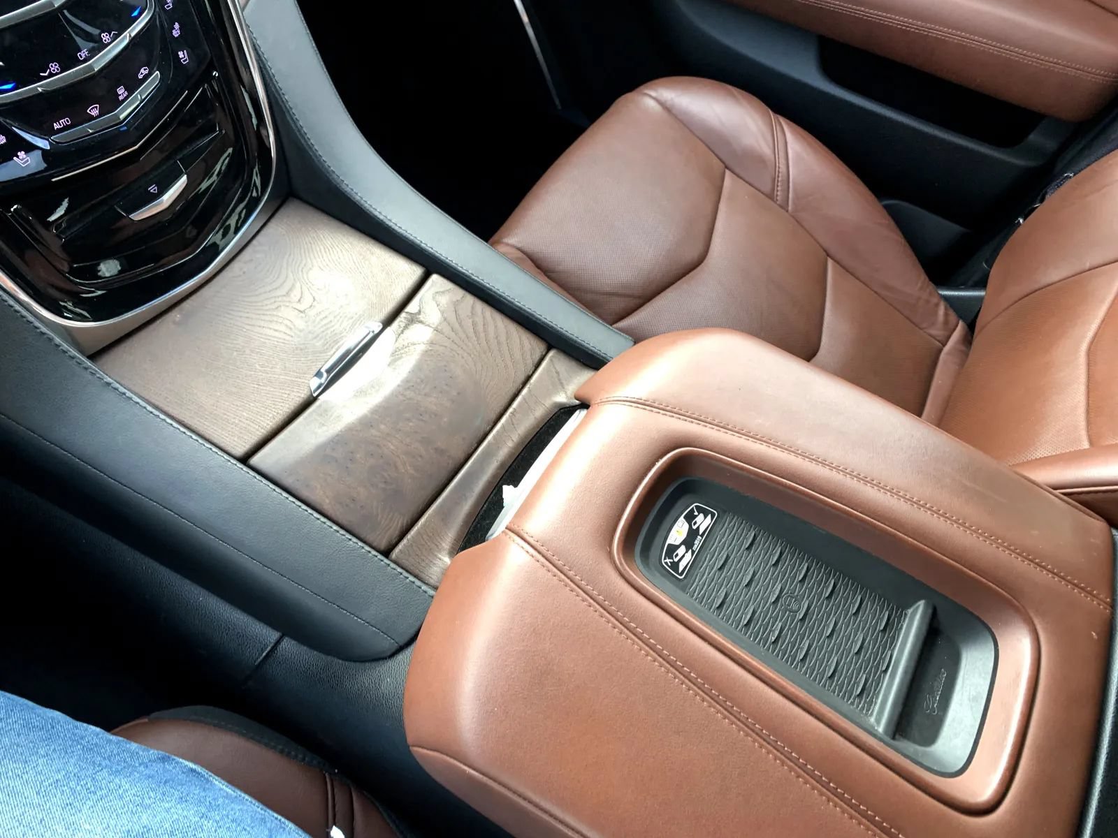 Used 2016 Cadillac Escalade Premium AWD/4WD image 17