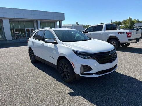 Used 2024 Chevrolet Equinox RS FWD image 3