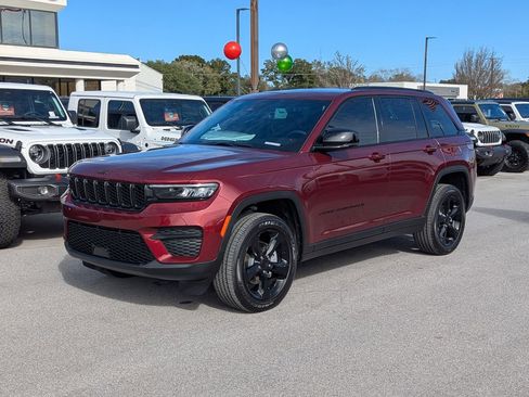 New 2025 Jeep Grand Cherokee Altitude RWD image 9