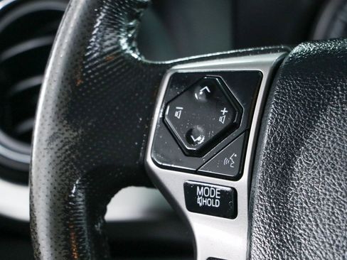 Used 2017 Toyota Tacoma SR5 AWD/4WD image 13