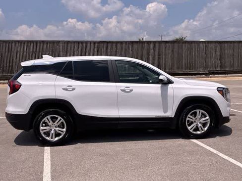 Used 2024 GMC Terrain SLE FWD image 7