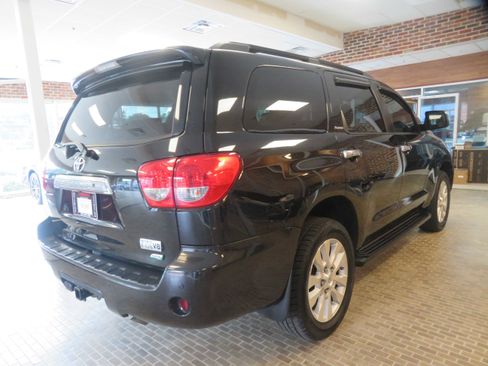 Used 2017 Toyota Sequoia Platinum AWD/4WD image 4