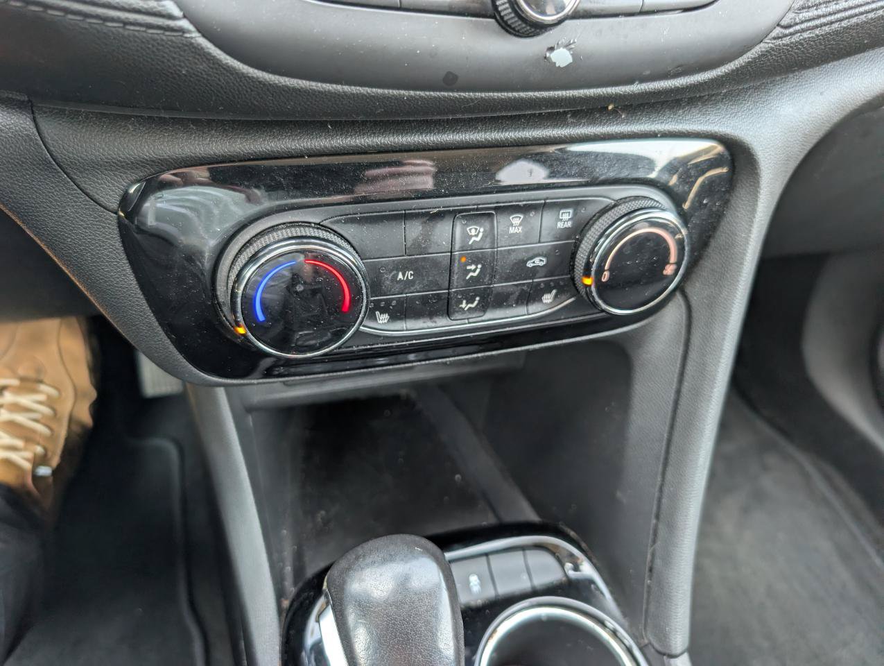 Used 2020 Buick Encore GX Preferred w/ Cold Weather Comfort Package FWD image 30